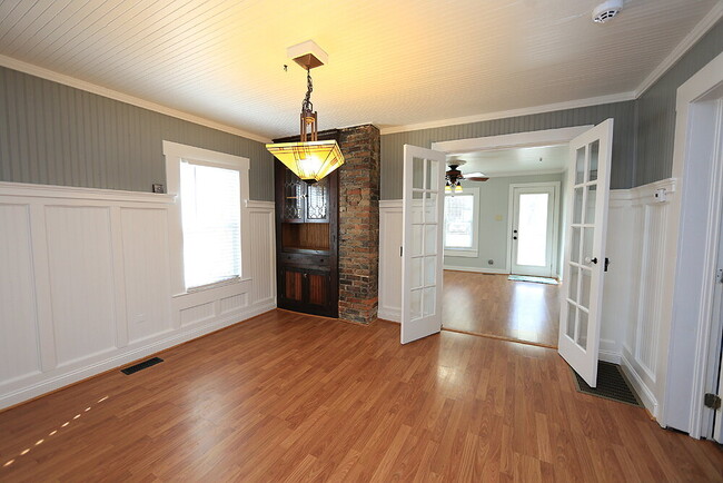 Building Photo - Charming 2-Bedroom Retreat in Prime Cary L...