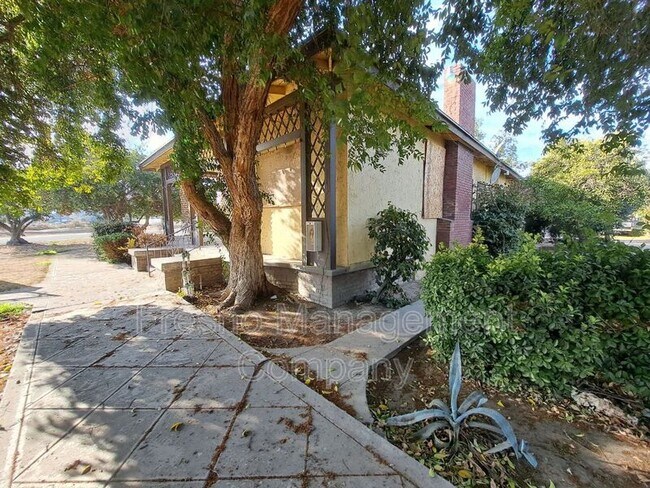 Foto del edificio - 803 E La Sierra Dr