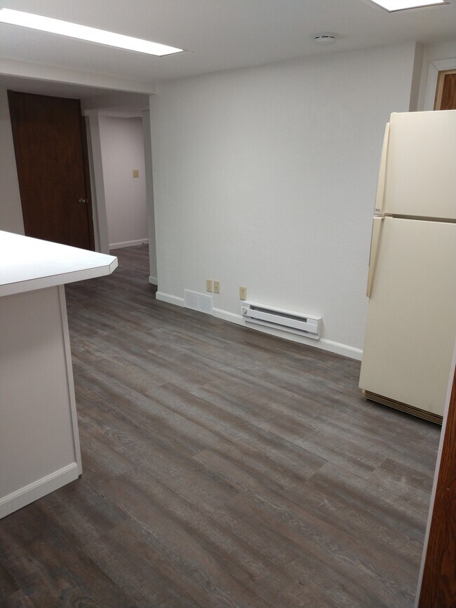 923 E Blue Earth Ave Unit E, Fairmont, MN 56031 Apartments in