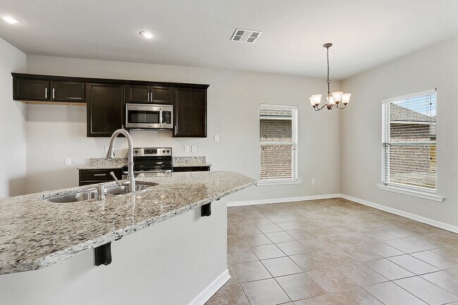 Foto del edificio - 18322 Sunset Park Dr