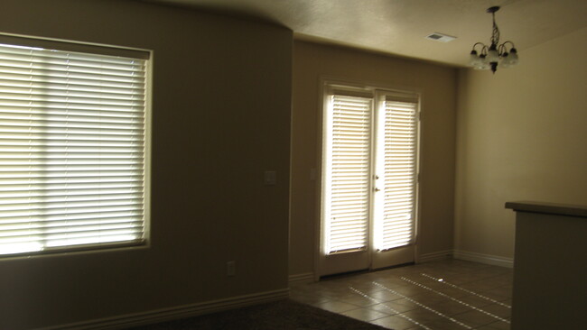 Building Photo - 1376 Northern View Dr