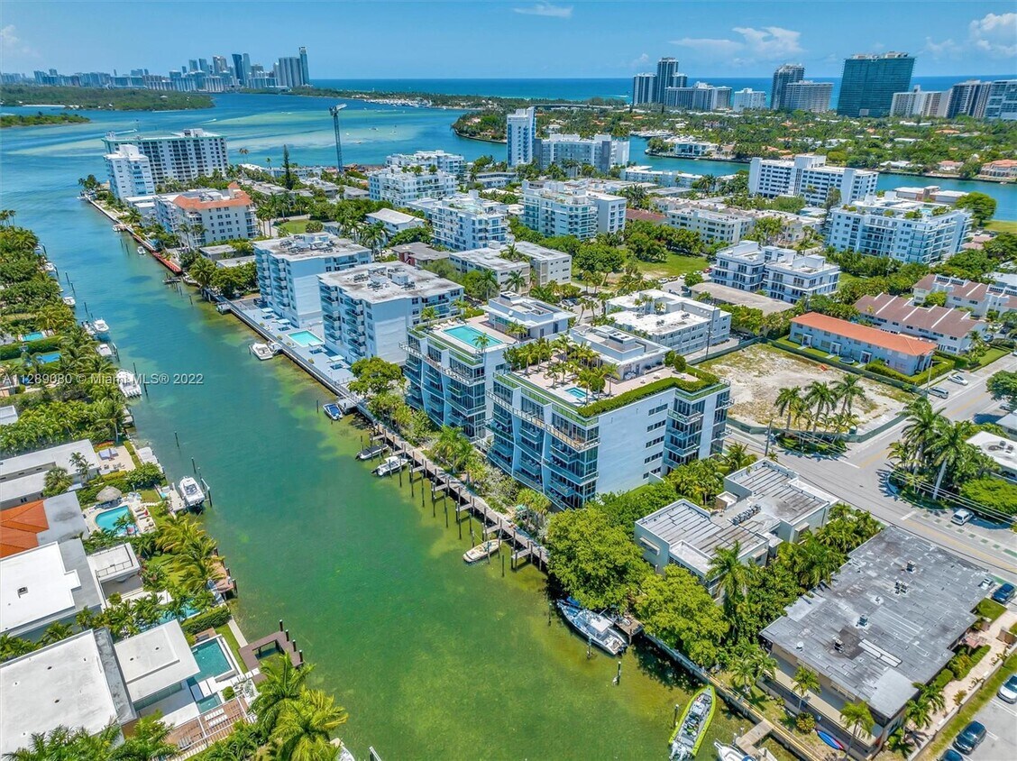 Primary Photo - 9940 W Bay Harbor Dr