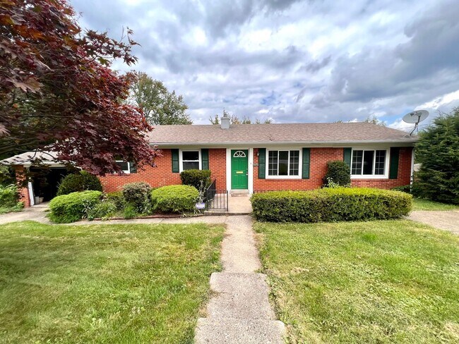 Foto del edificio - 3 Bed 2 Bath- Hopewell Township Pa!