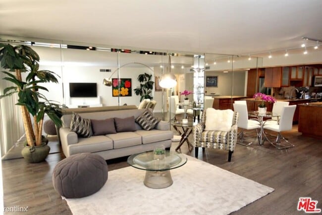 Building Photo - 4267 Marina City Dr