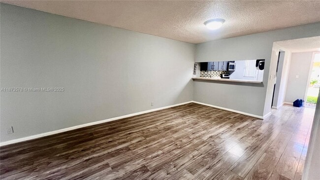 Foto del edificio - 7610 Stirling Rd