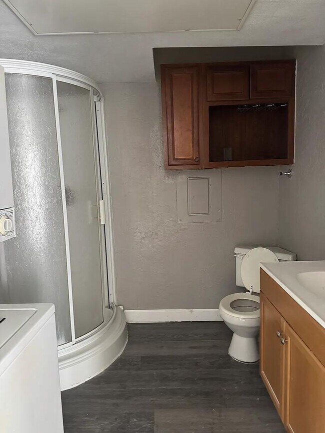 Foto del edificio - Affordable studio condo with shower-only b...