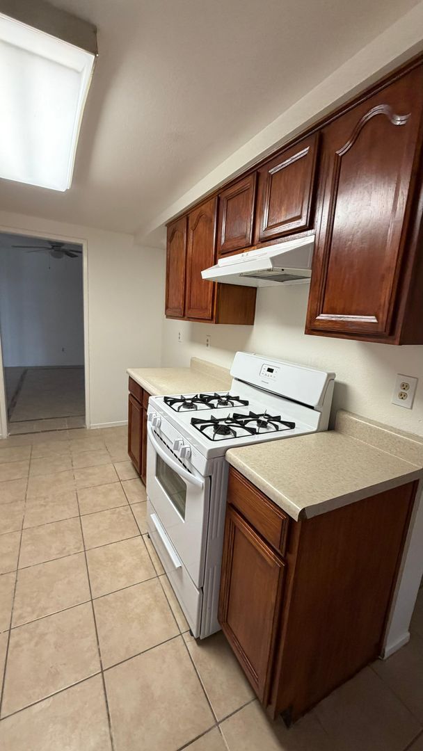 Building Photo - Welcome to your Next Home in Brawley