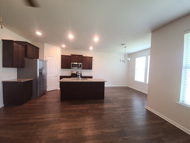 Building Photo - 1/2 OFF RENT NOVEMBER!