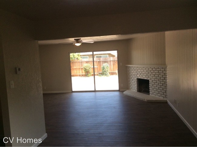 Foto del edificio - 3 br, 2 bath House - 3944 N. Tollhouse Rd.