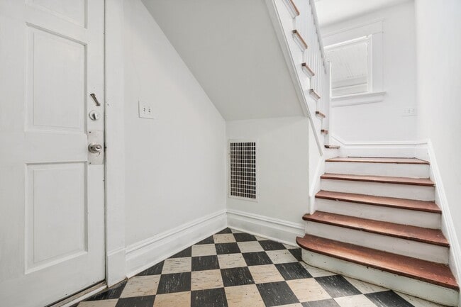 Building Photo - 1113 Camden Ave