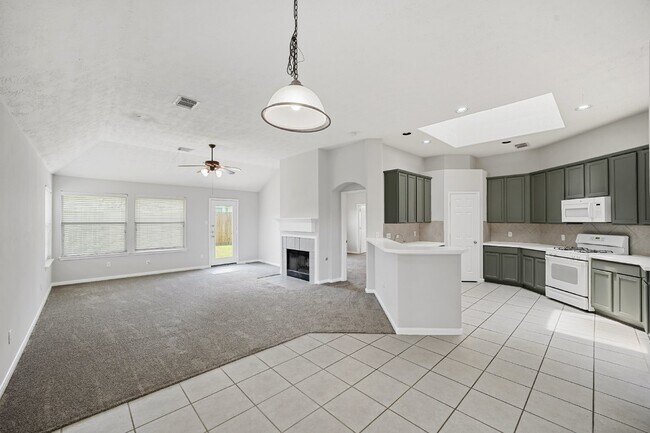 Building Photo - Spacious 3/2 with an Office in Winfield Lakes!