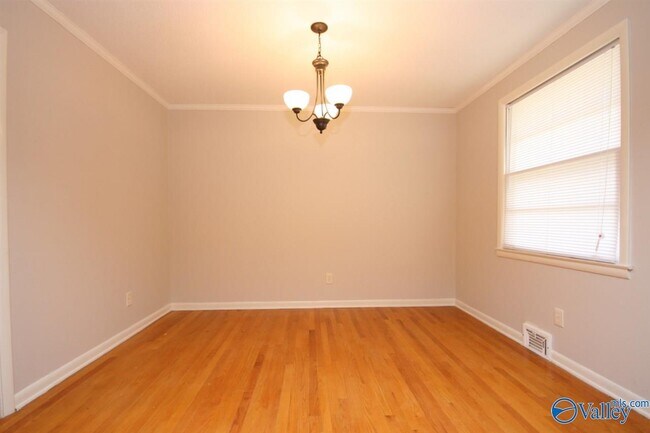 Foto del edificio - 7620 Charlotte Dr SW