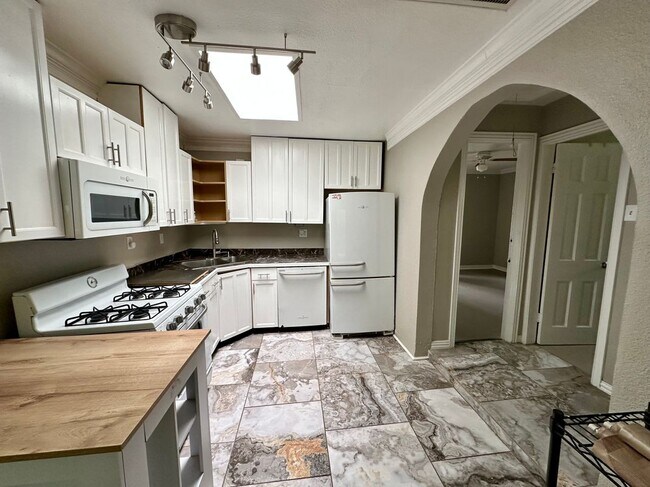 Foto del edificio - 8619 Groveland Dr