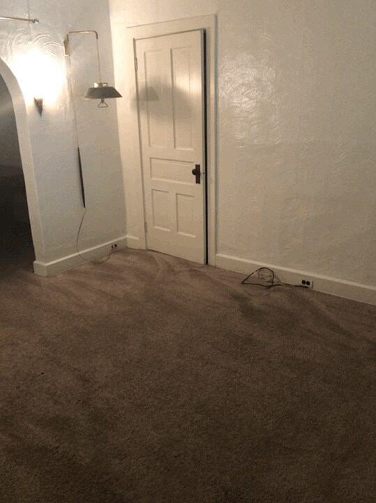 Foto del edificio - 341 Meyran Ave