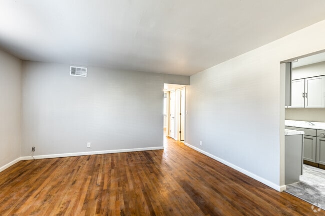 2HAB, 1BA - 782SF - Brittany Village