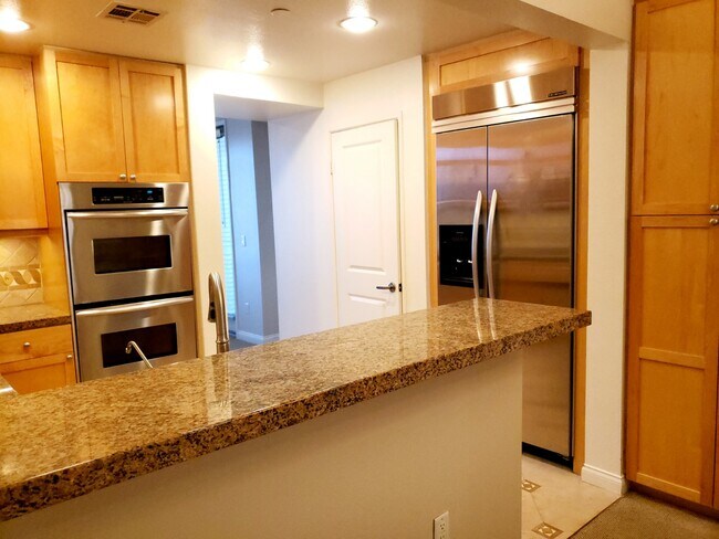 kitchen - 5625 Crescent Park W