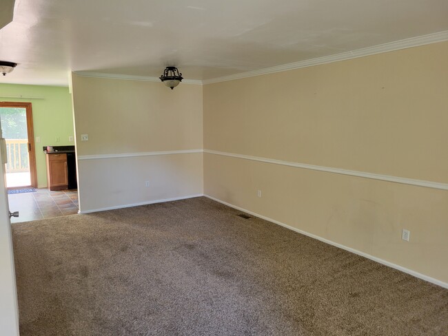 Living Room - 6870 Ducketts Ln