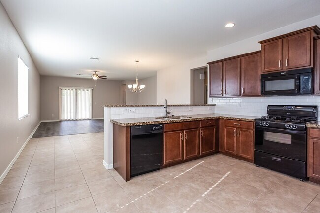 Foto del edificio - 33022 N Falcon Trail