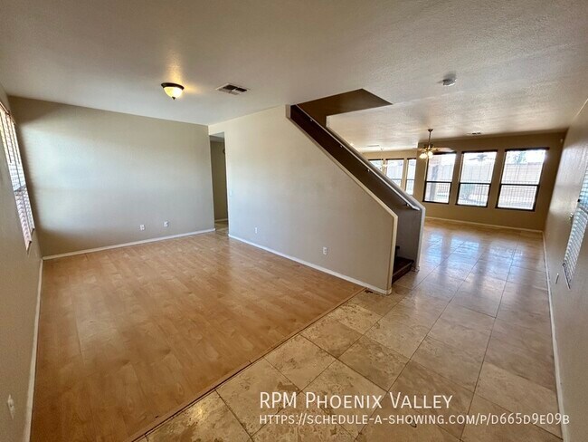 Foto del edificio - 3,000 + 5 Bed, 3.5 Downstairs Master w/Gat...