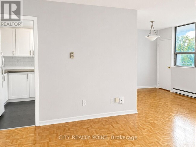 Building Photo - 525 Eglinton Ave E