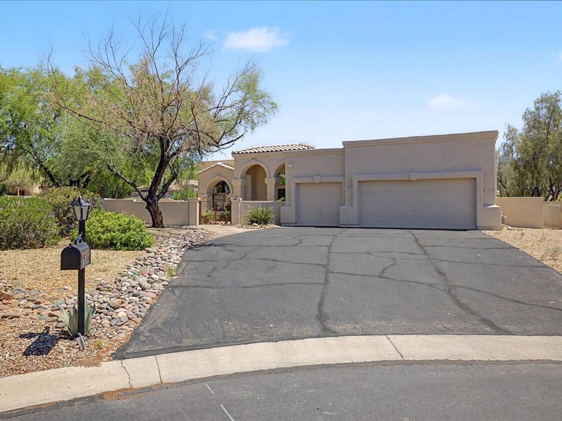 Private Pool & Spa with Resort-Style Backyard | Nearly ½ Acre Lot | 4 Bedrooms + Executive Office! - Private Pool & Spa with Resort-Style Backyard | Nearly ½ Acre Lot | 4 Bedrooms + Executive Office!