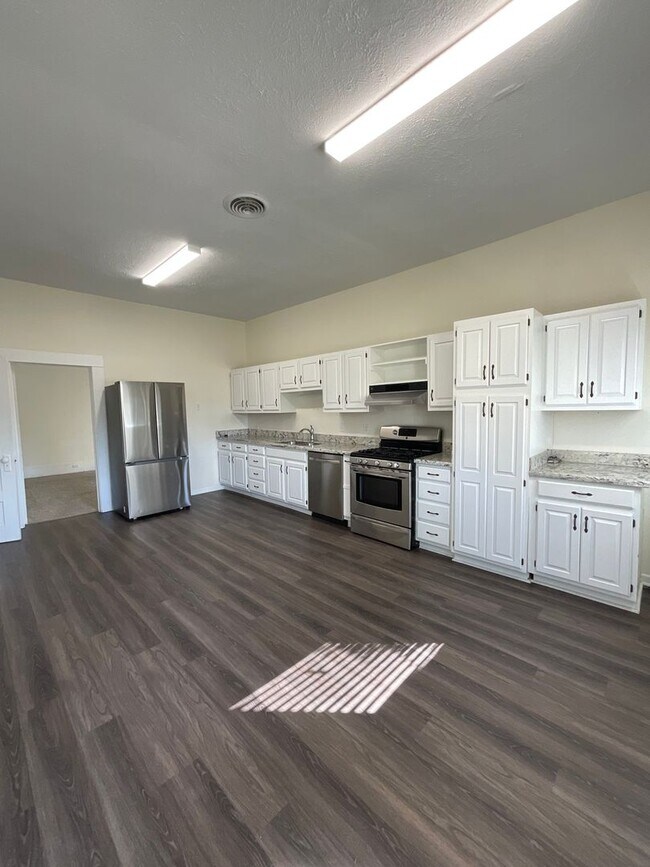 Foto del edificio - 613 W. First Street