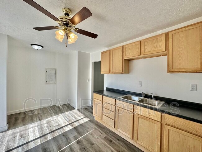 Foto del edificio - 723 W Jefferson St