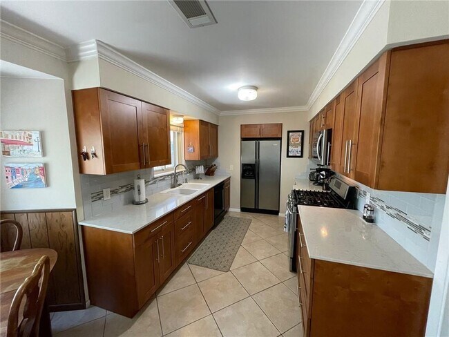 Building Photo - 1412 Fairfield Dr