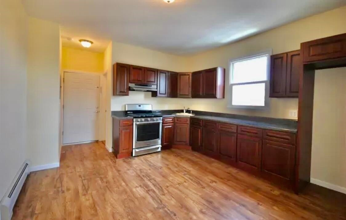 Primary Photo - 1052 Broadway