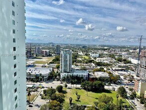 Building Photo - 1800 N Bayshore Dr