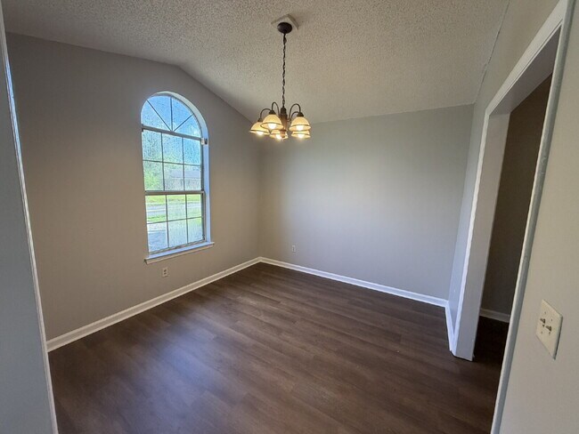 Foto del edificio - Home For Rent
