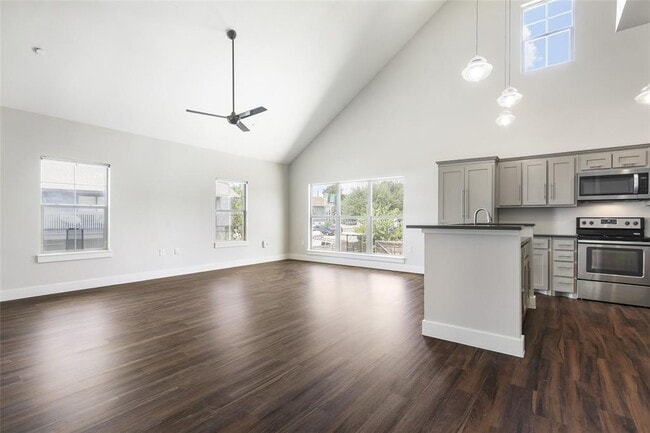 Building Photo - 11805 Alpheus Ave