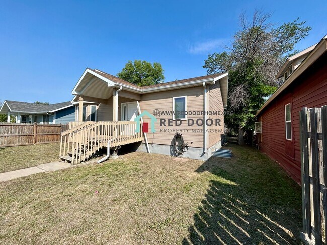 Foto del edificio - Spacious 3 Bed / 2 Bath Home with Finished...