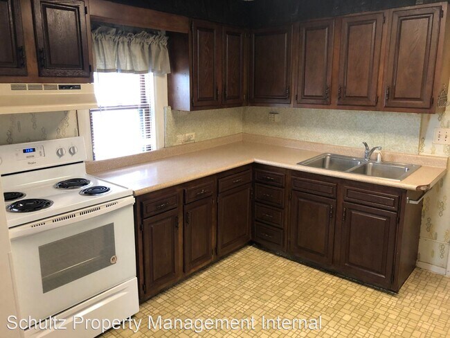Building Photo - 2 br, 1 bath House - 2711 Maple Drive