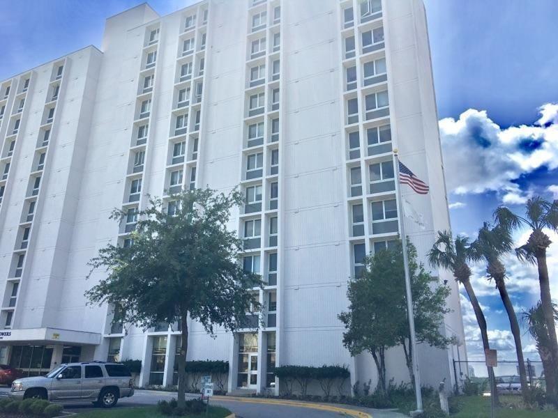 Foto principal - 1400 Le Baron Ave