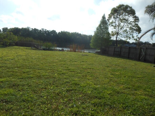 Foto del edificio - 10629 101st St N