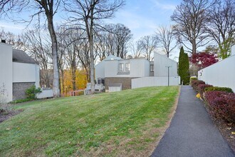 Building Photo - 8 Quarry Cor