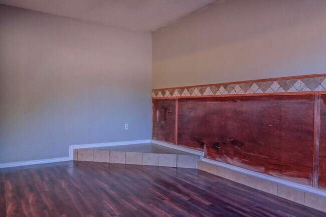 Building Photo - 2005 43rd St