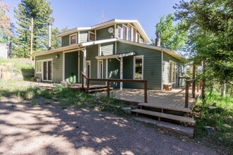 Building Photo - 190 Circle Dr