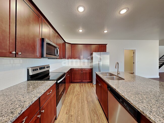 Foto del edificio - 2293 E Frontier St