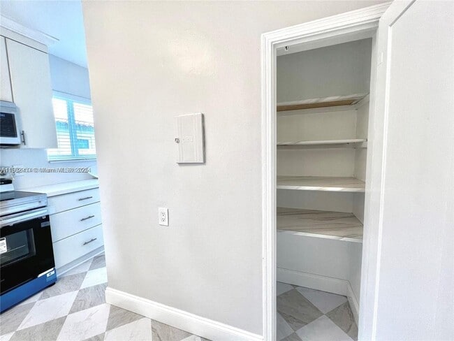 Building Photo - 5924 SW 41st St