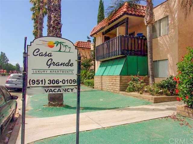 Primary Photo - 25585 New Chicago Ave