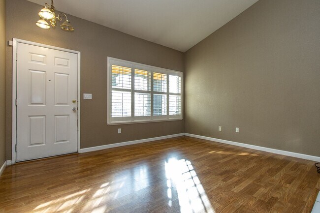 Foto del edificio - Beautiful 3 Bedroom 2 Bath