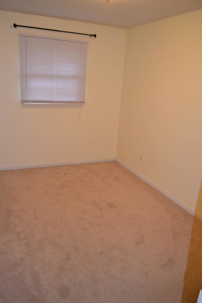 Building Photo - 1290 Flicker Dr