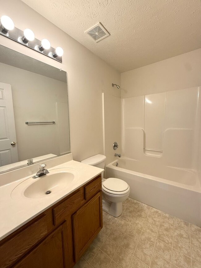Building Photo - 9906 Warwick Pl