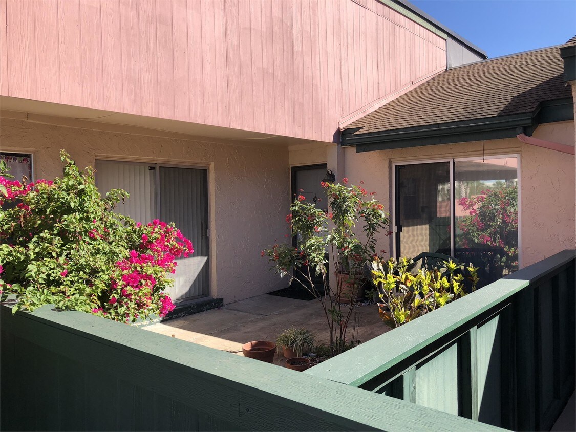 Primary Photo - 212 Windmeadows St