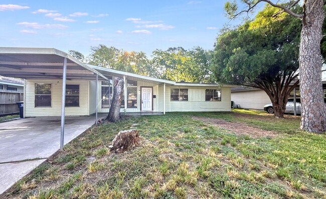 Foto del edificio - 5826 Burr Oak Dr