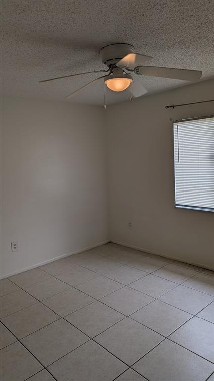 Foto del edificio - 2704 Tally Ho Ave