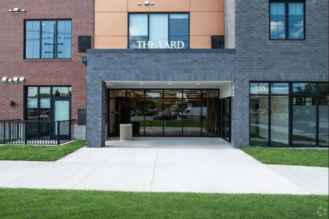 Entrada principal - The Yard Apartments