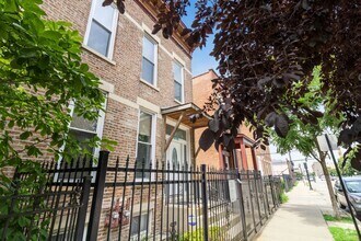 Building Photo - 616 S Oakley Blvd